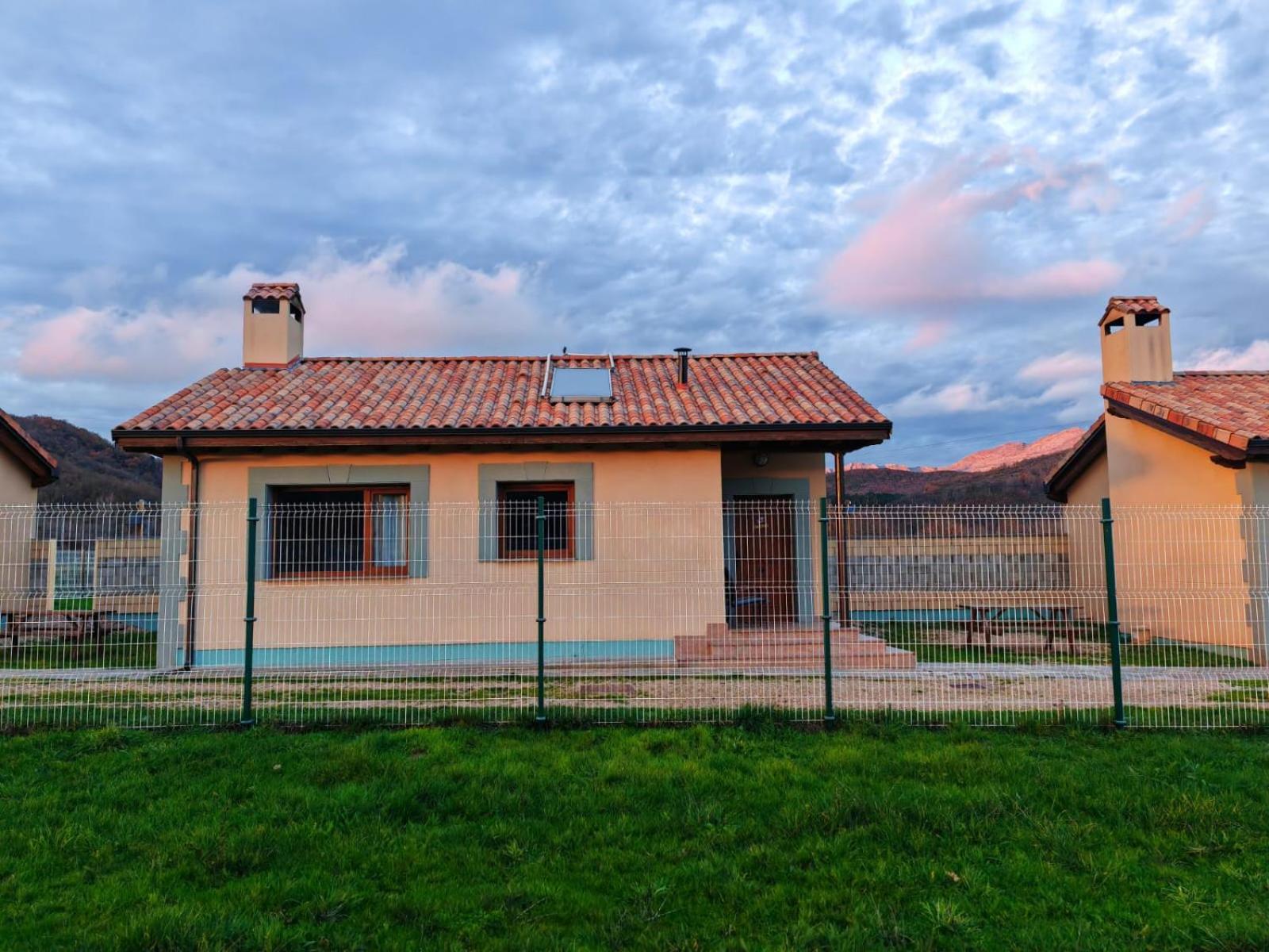 Casas Rurales Cuatro Valles Naredo de Fenar Exterior photo